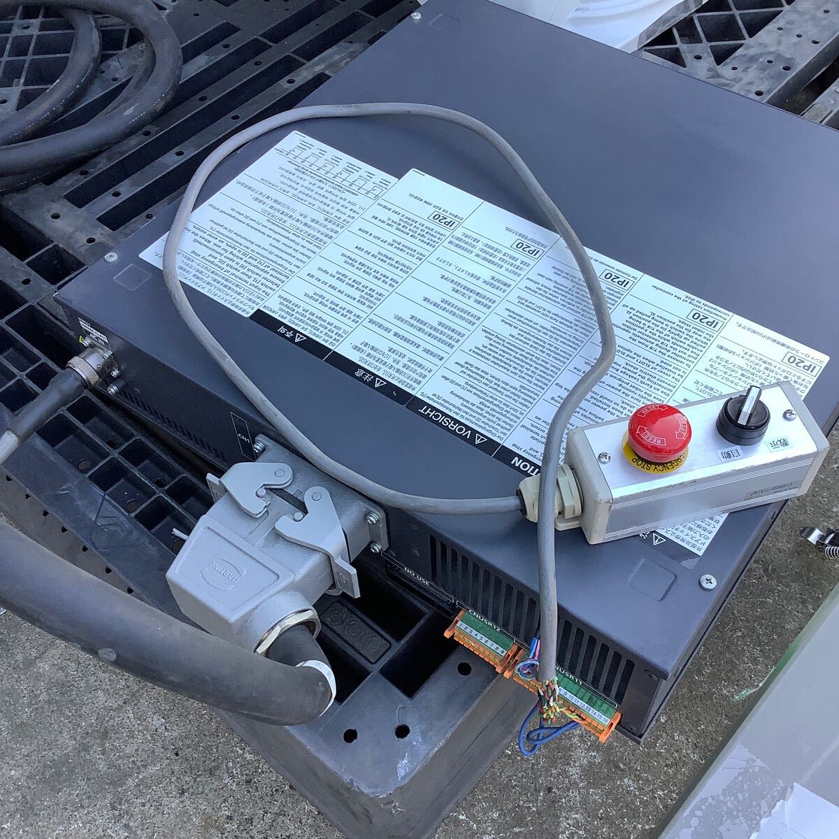 Mitsubishi Electric CR800-07VR Controller RV-7FR-R Industrial Robot (as-is) [d1163941837]