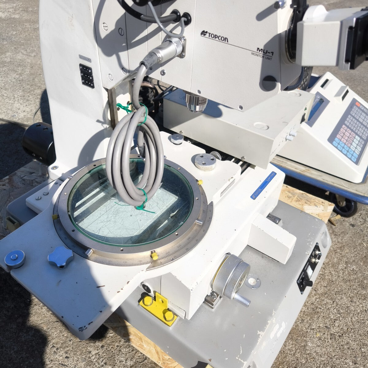 Topcon TUM-170EH Toolmakers Microscope with MU-1 Monitor Unit and HR-44 CCTV Unit (untested) [h1173388249]