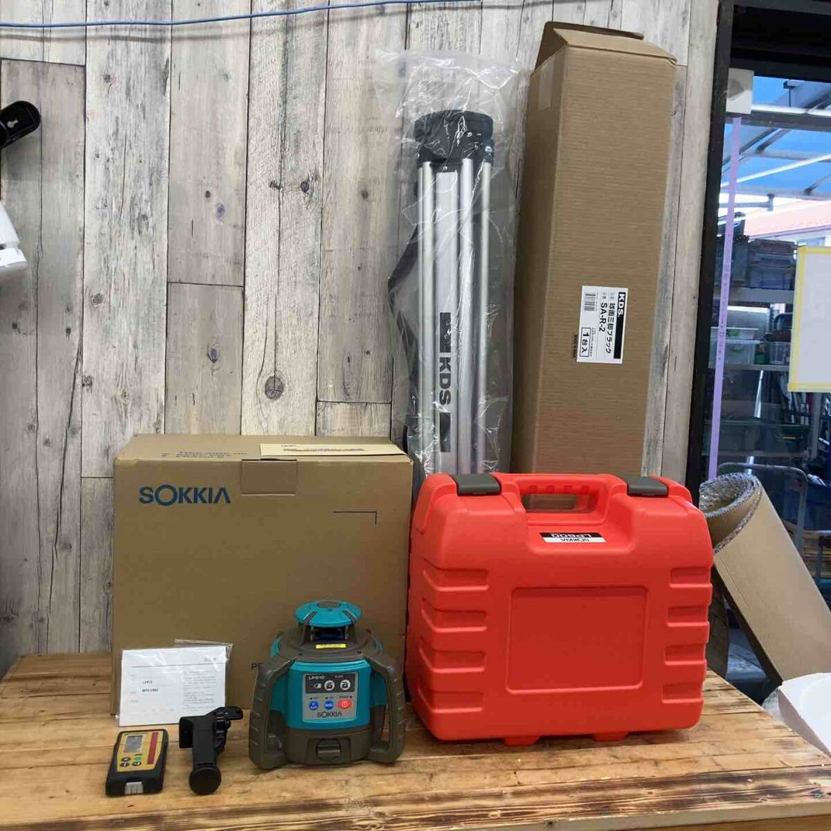 SOKKIA LP610J-DBD Automatic Leveling Level Planer with Lenser LS-100D Holder and Tripod [w1182276367]