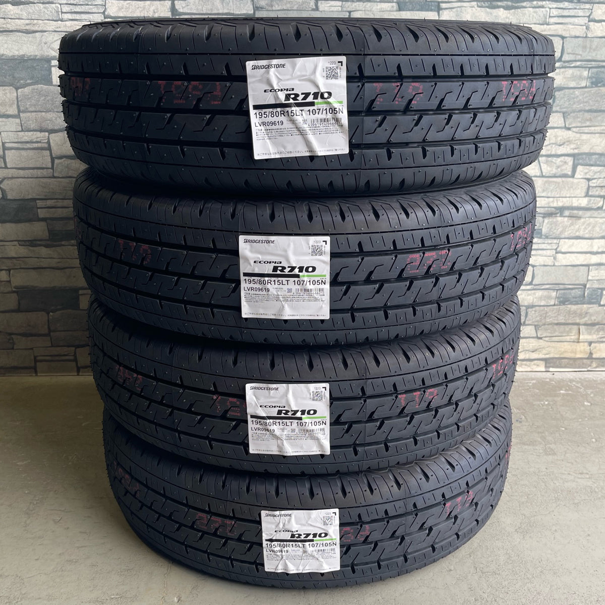 Hiace 195/80R15 Bridgestone ECOPIA R710 RIVAI NOX 15×6.0J+32 6/139.7 MBK HIACE Regius Ace New Tire Wheel Set of 4 [d1184675129]