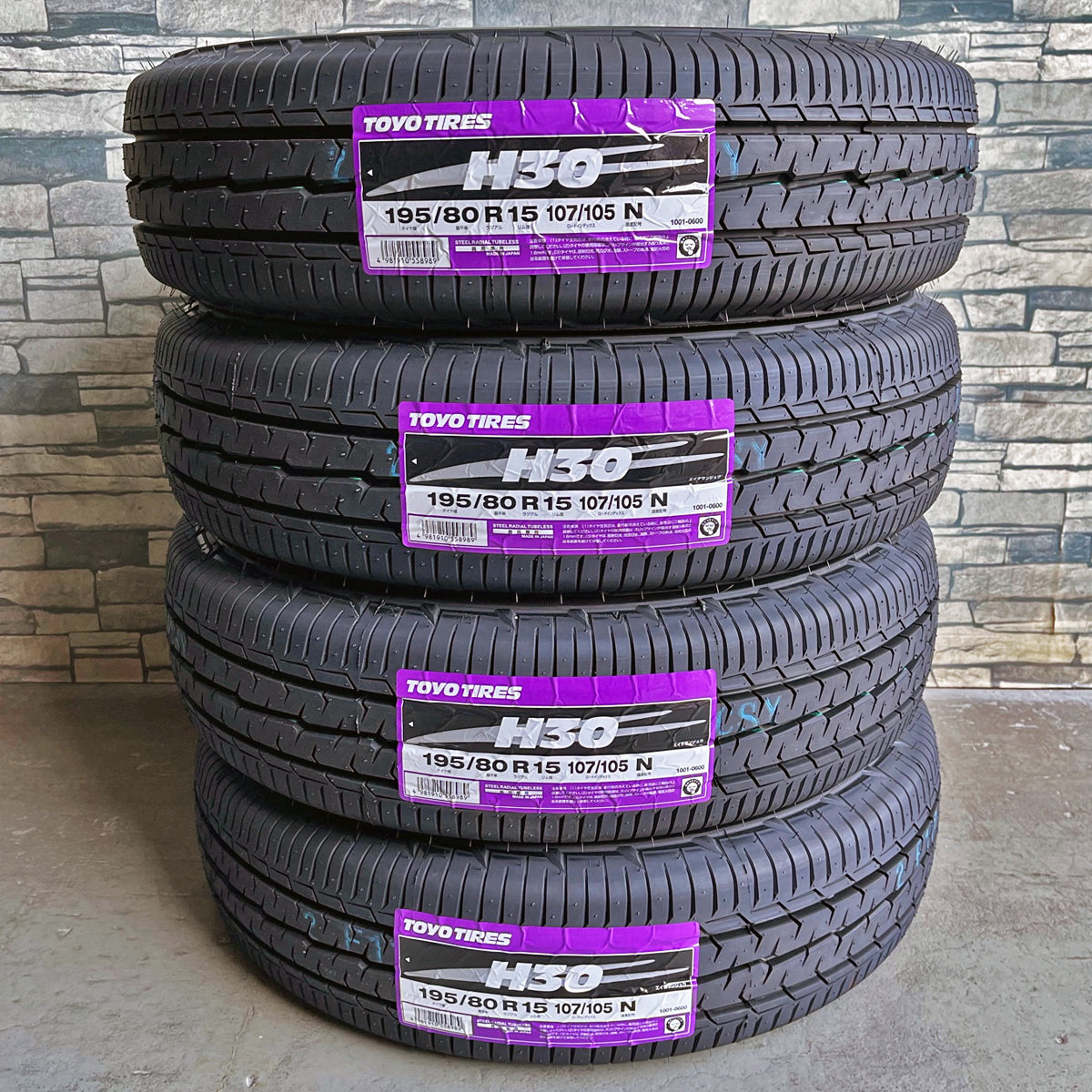 Hiace 195/80R15 TOYO H30 WL RIVAI NOX 15×6.0J+32 6/139.7 BK/RED Toyo White Letter HIACE New Tire Wheel Set of 4 [1184658676]