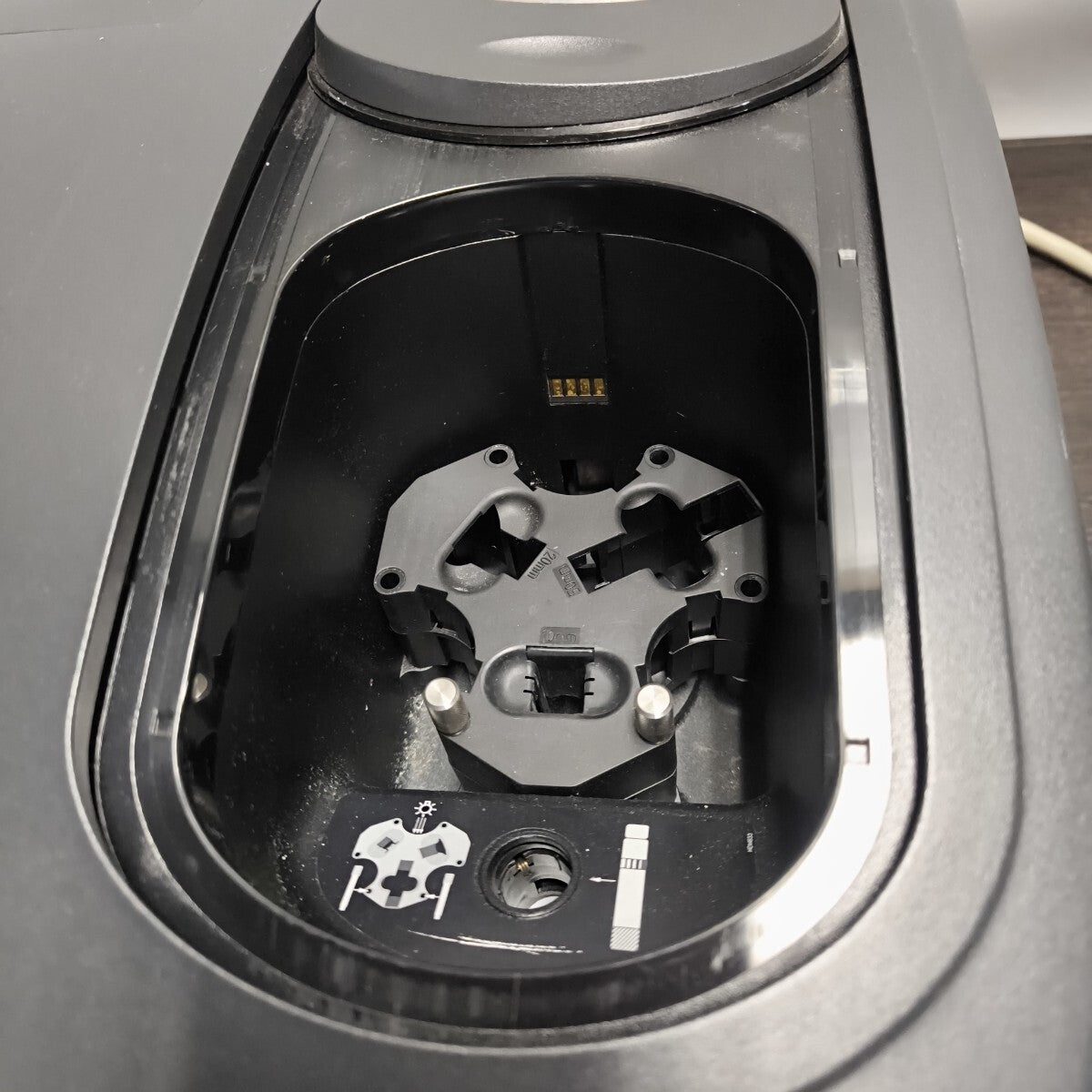 Hach DR 5000 UV-Vis Spectrophotometer [x1187780268]