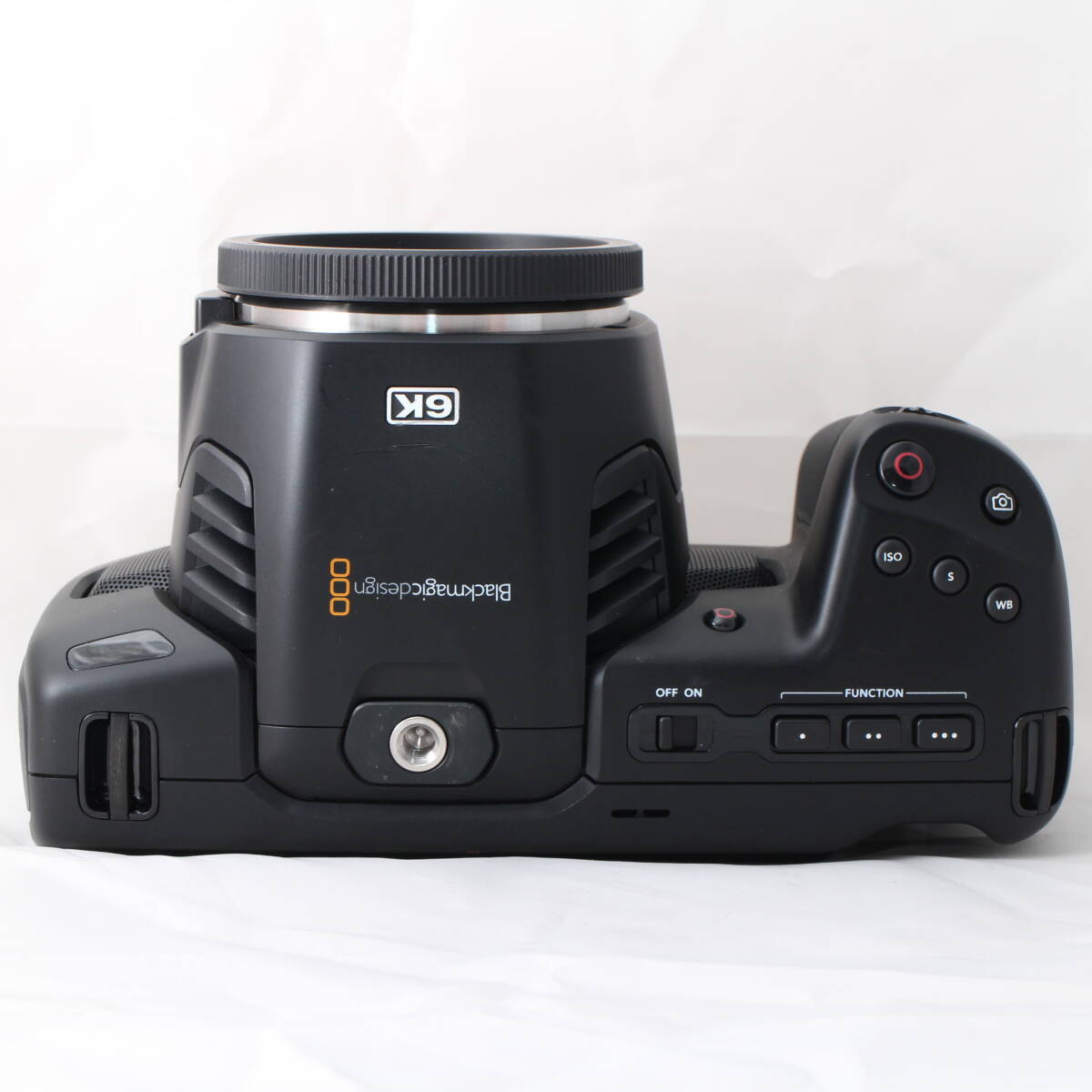 Blackmagic Pocket Cinema Camera 6K Canon EF Mount [e1189973040]