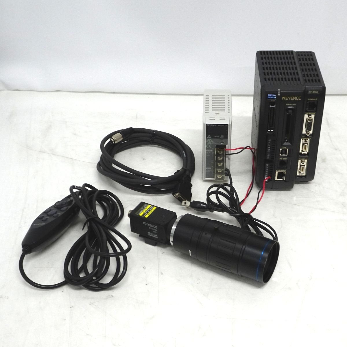 Keyence CV-200M CV-3500 Black and White Camera and Digital Controller with Lens and Console (as-is) [1191067595]