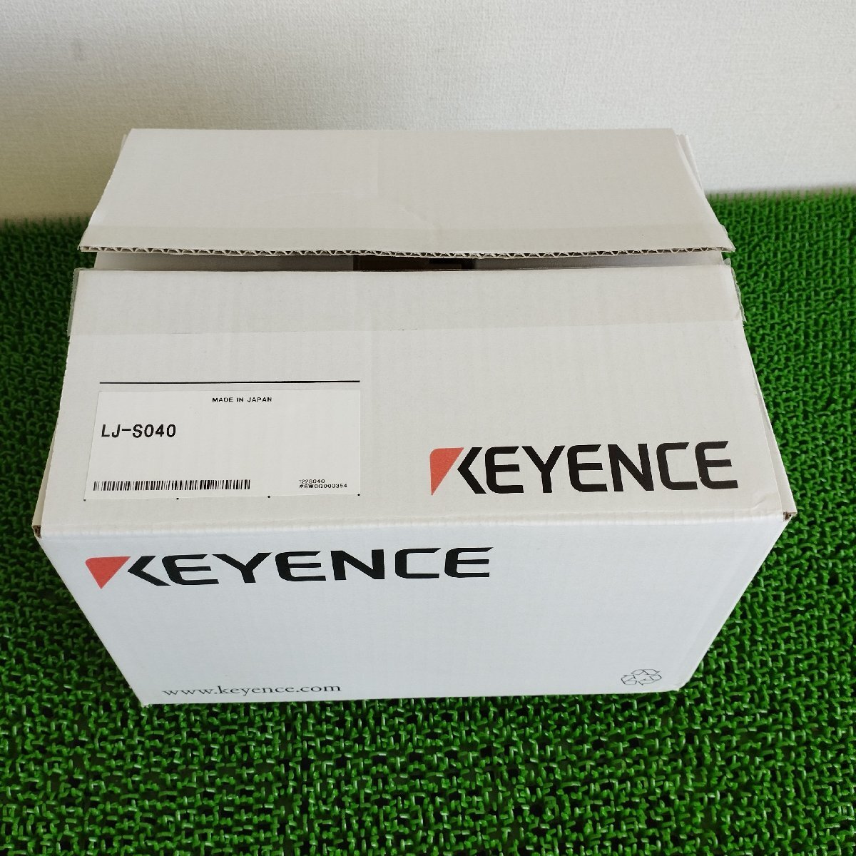 Keyence LJ-S8000 3D Sensor with LJ-S040 (open box) [1192072365]