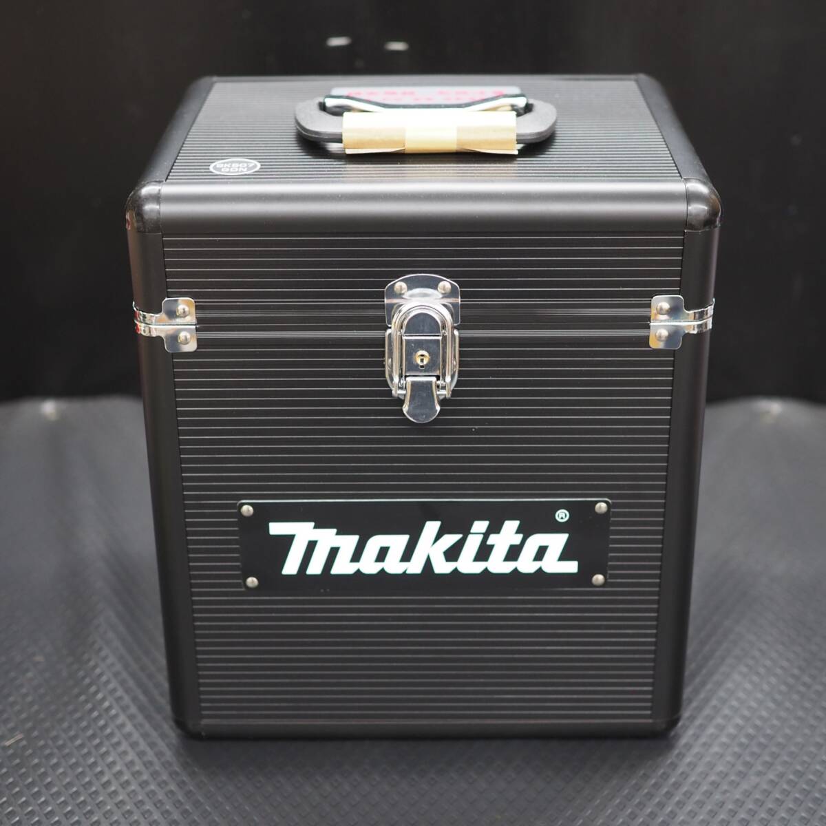 Makita SK507GDZN Rechargeable Indoor Outdoor Tracking Leveler with Storage Case [k1194440578]