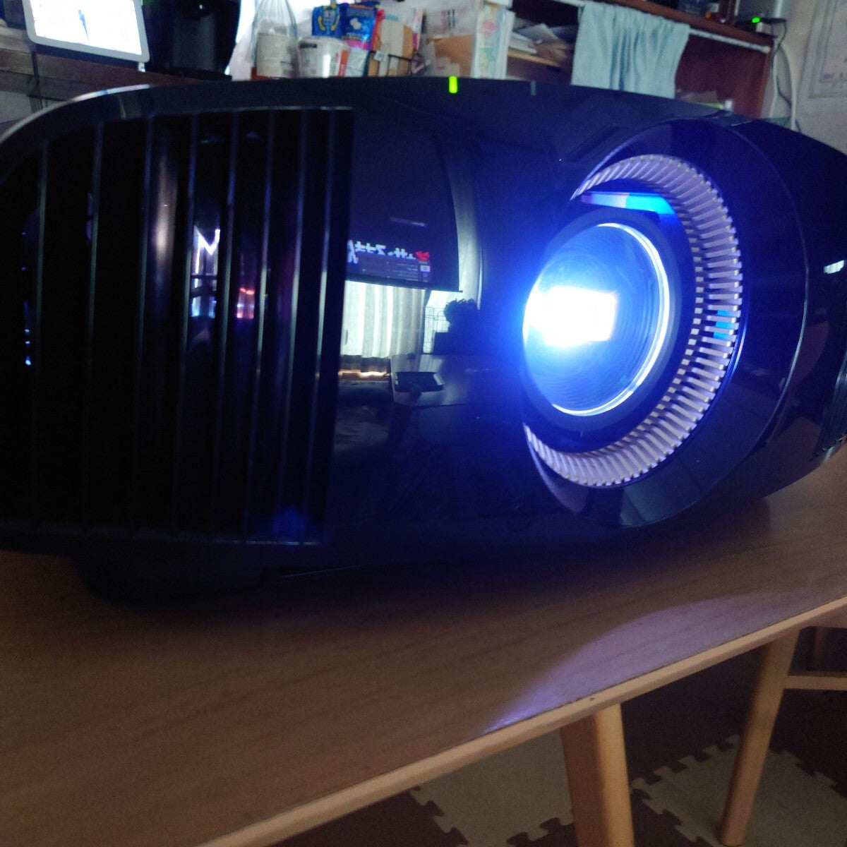 Sony VPL-VW515 4K Projector HDR 3D Compatible [c1196897953]