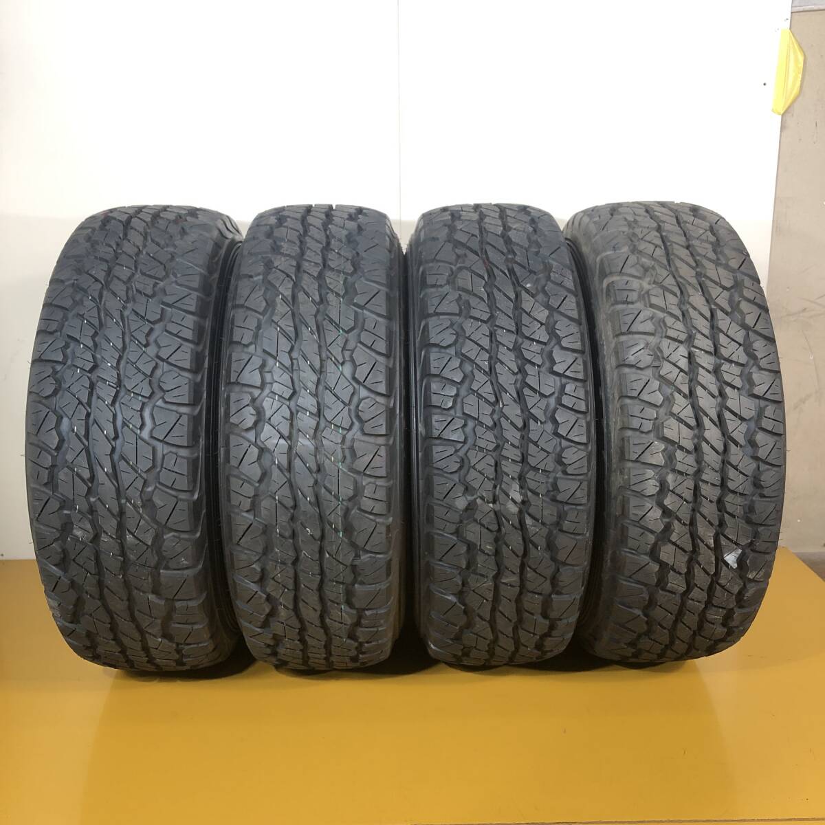 Mitsubishi Pajero Genuine 265/70R16 7J+10 6 Hole 16 Inch DUNLOP GRAND TREK Tire Wheel Set of 4 H0002 [g1200192218]