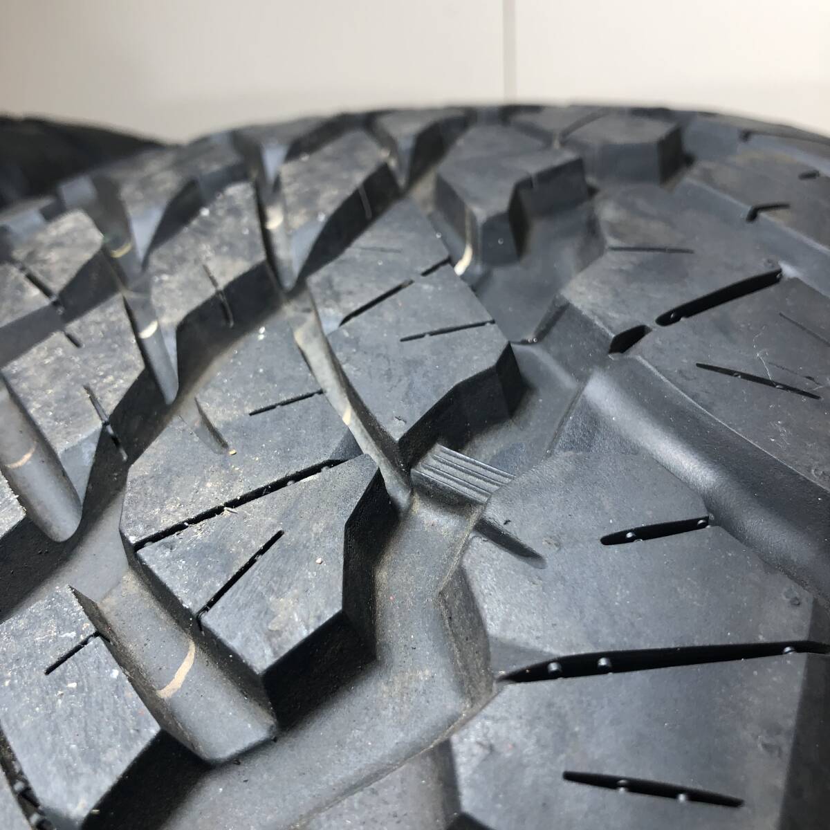 Mitsubishi Pajero Genuine 265/70R16 7J+10 6 Hole 16 Inch DUNLOP GRAND TREK Tire Wheel Set of 4 H0002 [g1200192218]