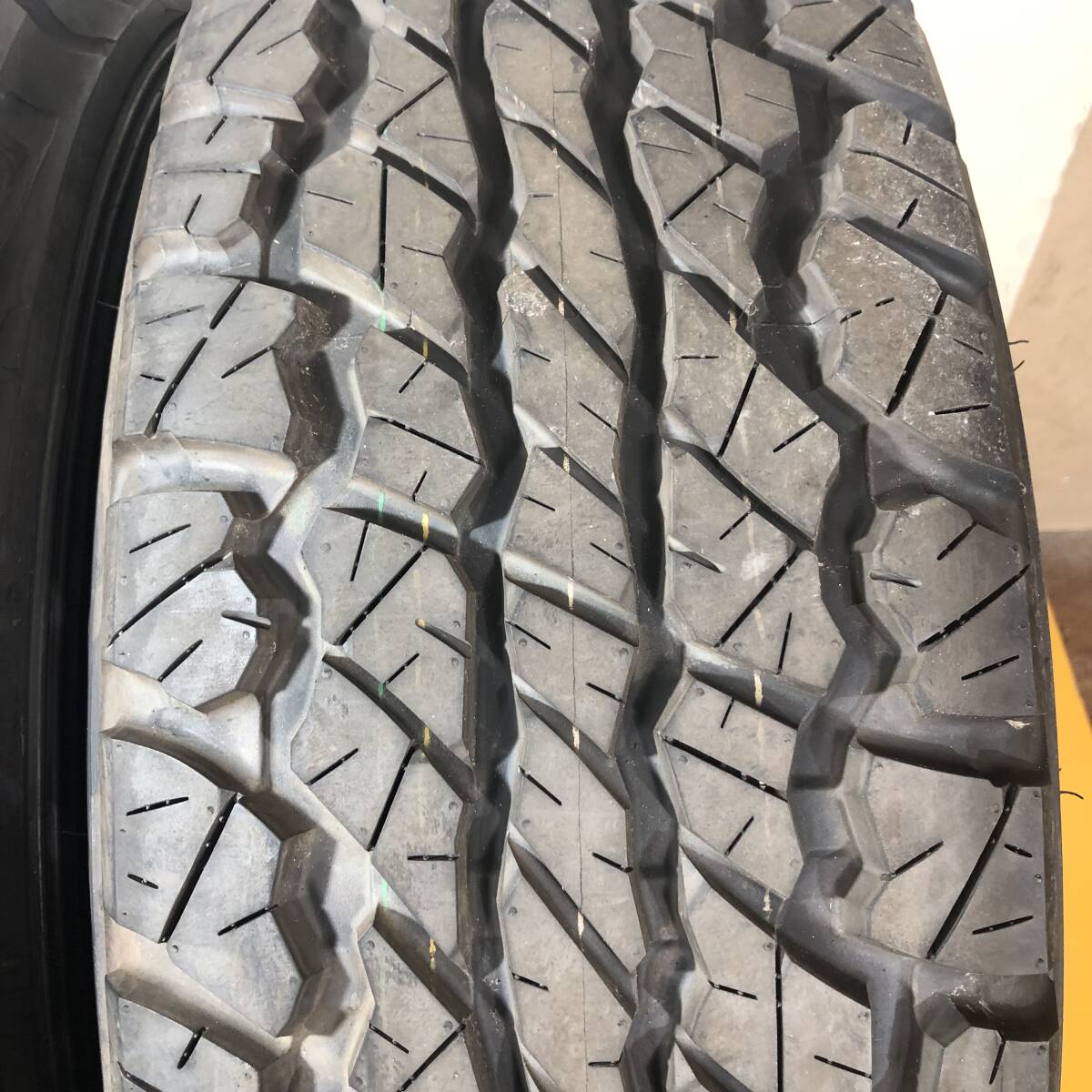 Mitsubishi Pajero Genuine 265/70R16 7J+10 6 Hole 16 Inch DUNLOP GRAND TREK Tire Wheel Set of 4 H0002 [g1200192218]