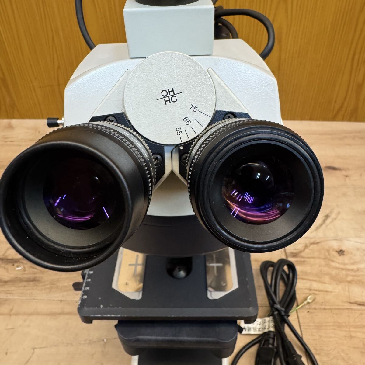 Leica DM4000 B Intelligent Upright Microscope with Eyepieces [c1201468977]