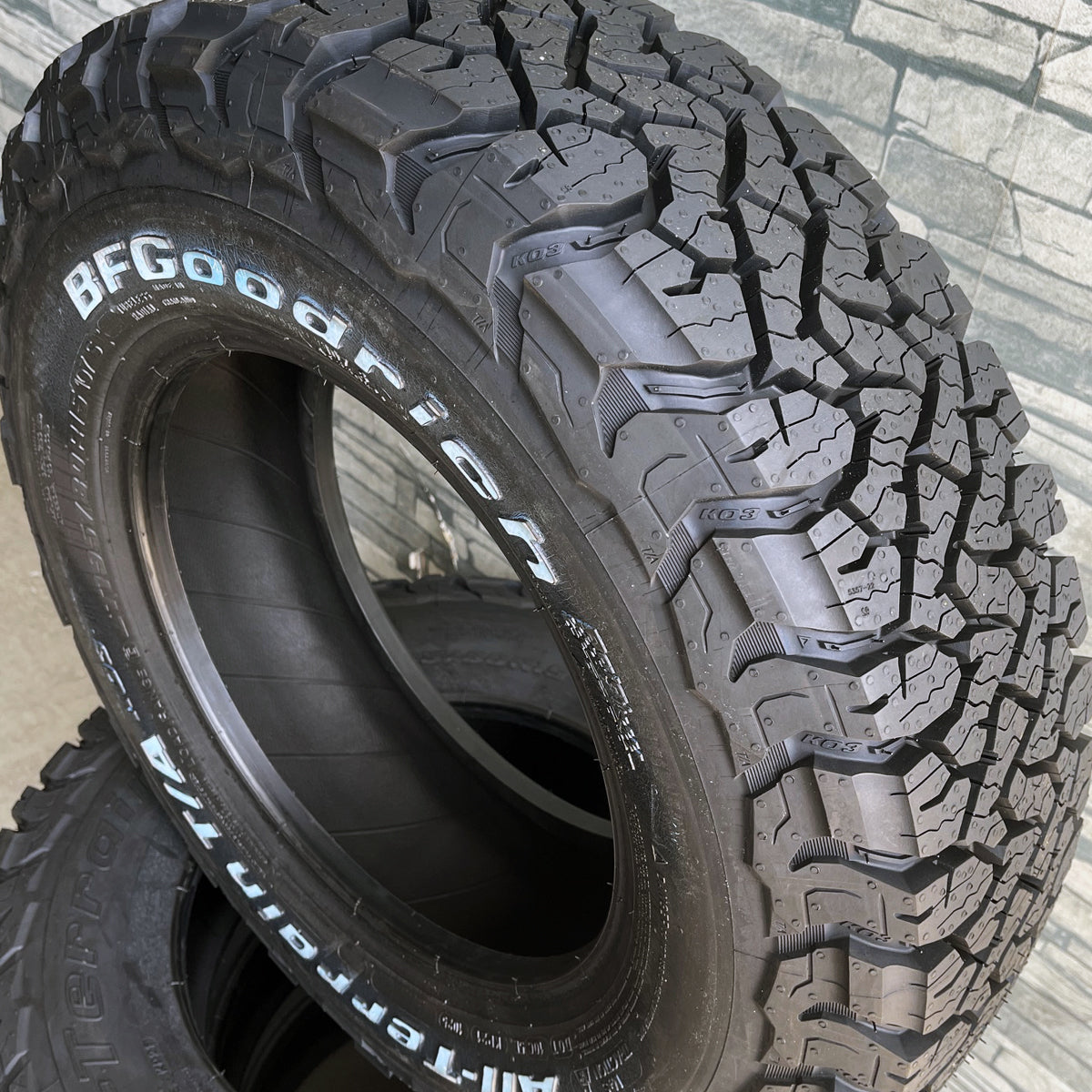 Hiace 195/80R15 BFGoodrich KO3 WL Keeler Tactics 15×6.0J+33 6/139.7 GBK Goodrich New Tire Wheel Set of 4 [l1202025457]