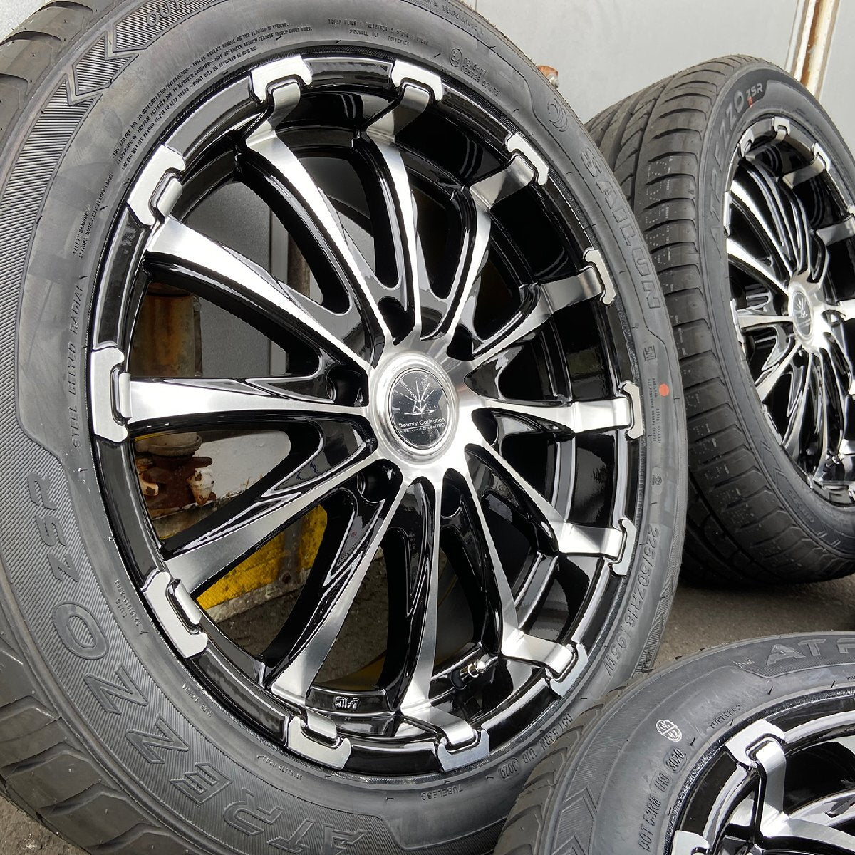 Hiace Regius Ace BD12 18 Inch Tire Wheel Set of 4 225/50R18 New [1204118912]