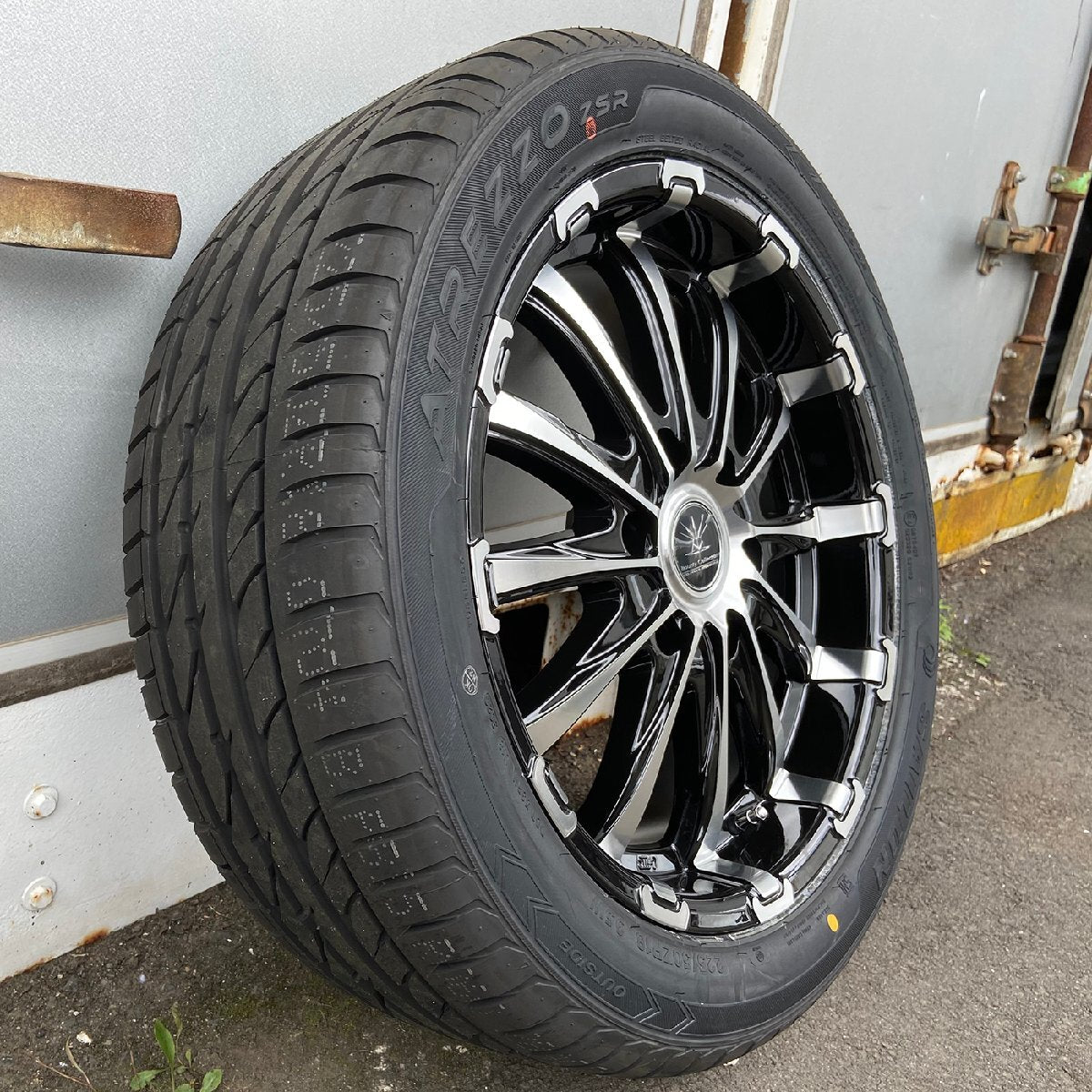 Hiace Regius Ace BD12 18 Inch Tire Wheel Set of 4 225/50R18 New [1204118912]