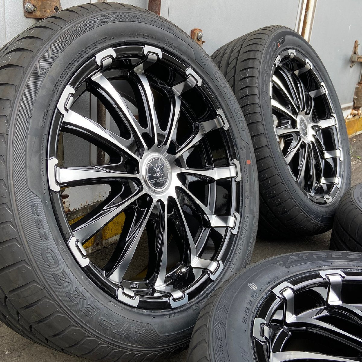 Hiace Regius Ace BD12 18 Inch Tire Wheel Set of 4 225/50R18 New [1204118912]