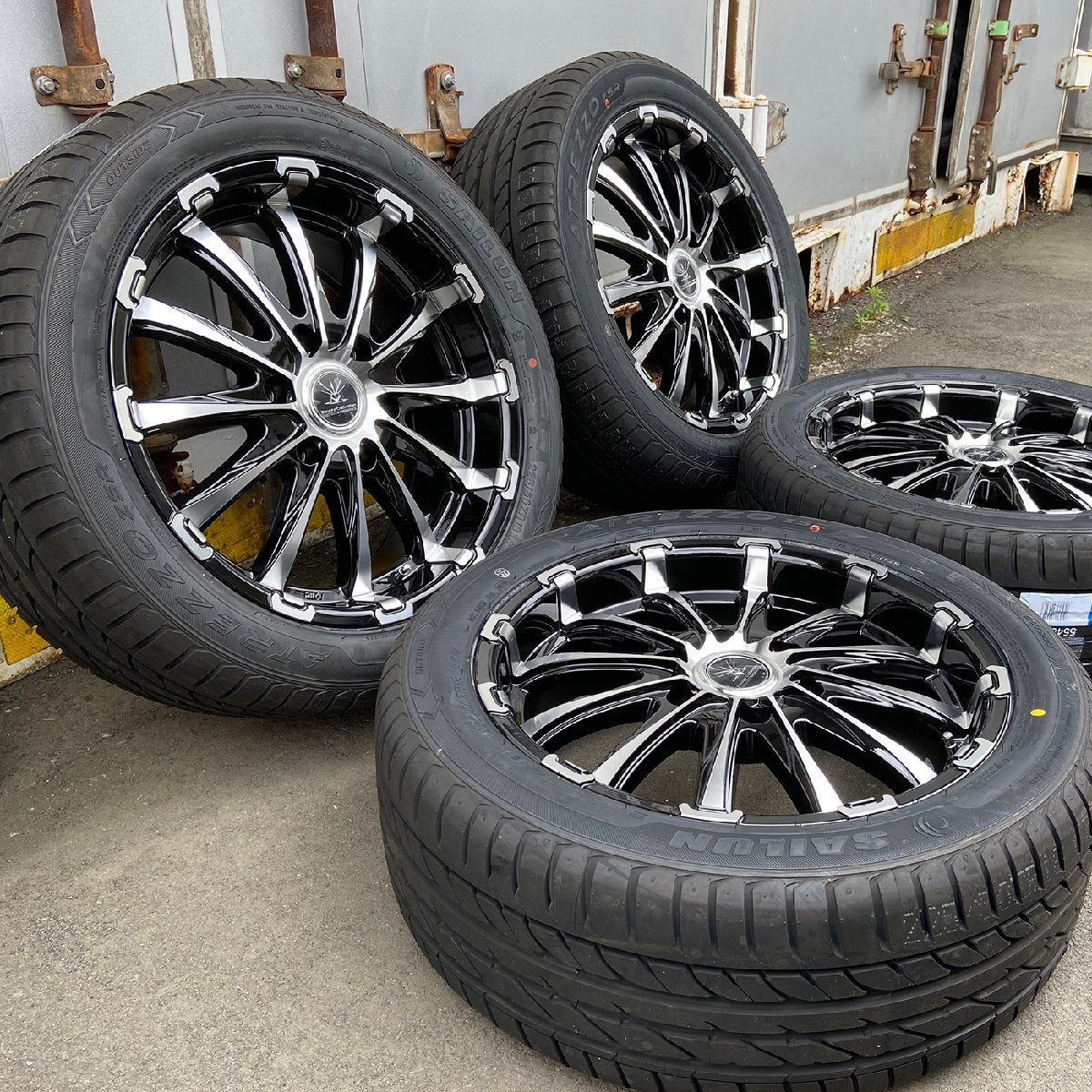 Hiace Regius Ace BD12 18 Inch Tire Wheel Set of 4 225/50R18 New [1204118912]