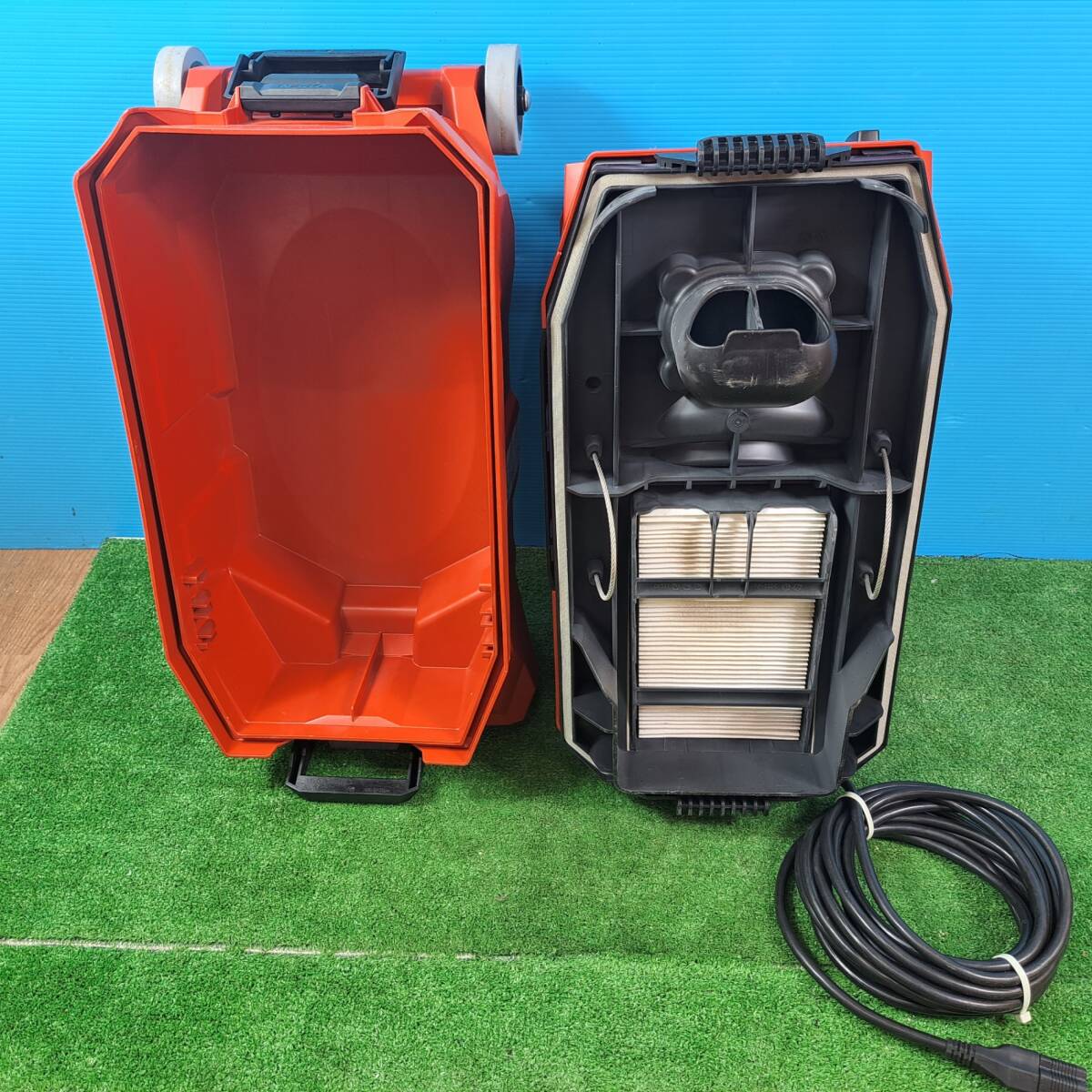 Hilti VC20L-X Wet/Dry Vacuum with Accessory Set [g1208829571]