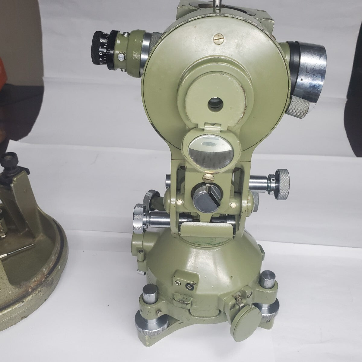 WILD T2 Surveying Angle Meter with Stand and Case [1209920069]