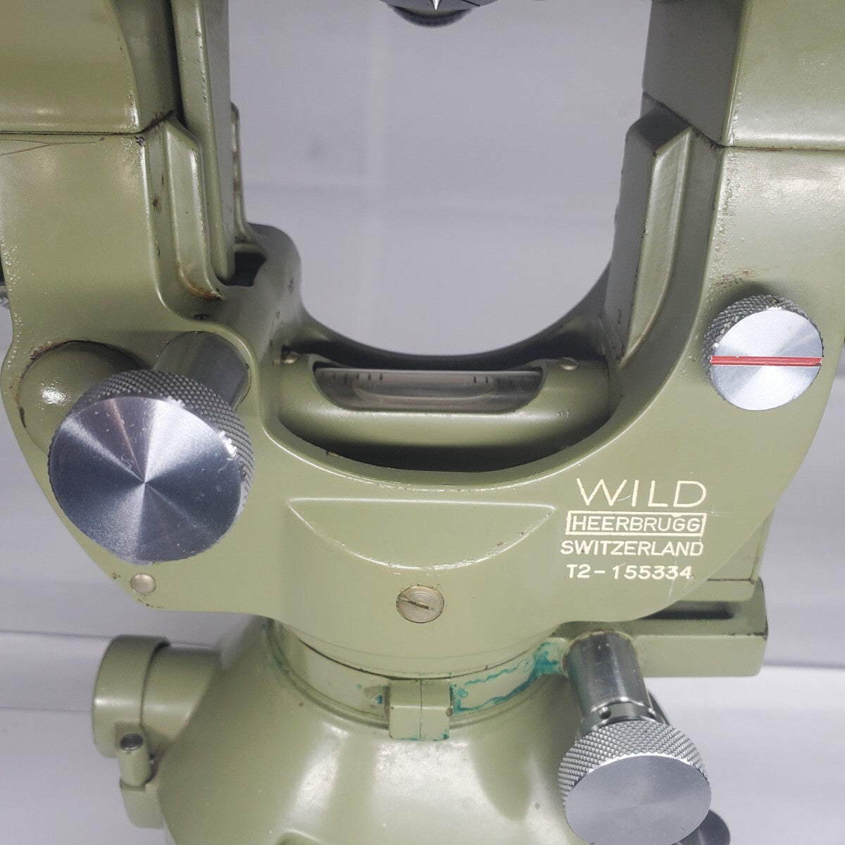 WILD T2 Surveying Angle Meter with Stand and Case [1209920069]