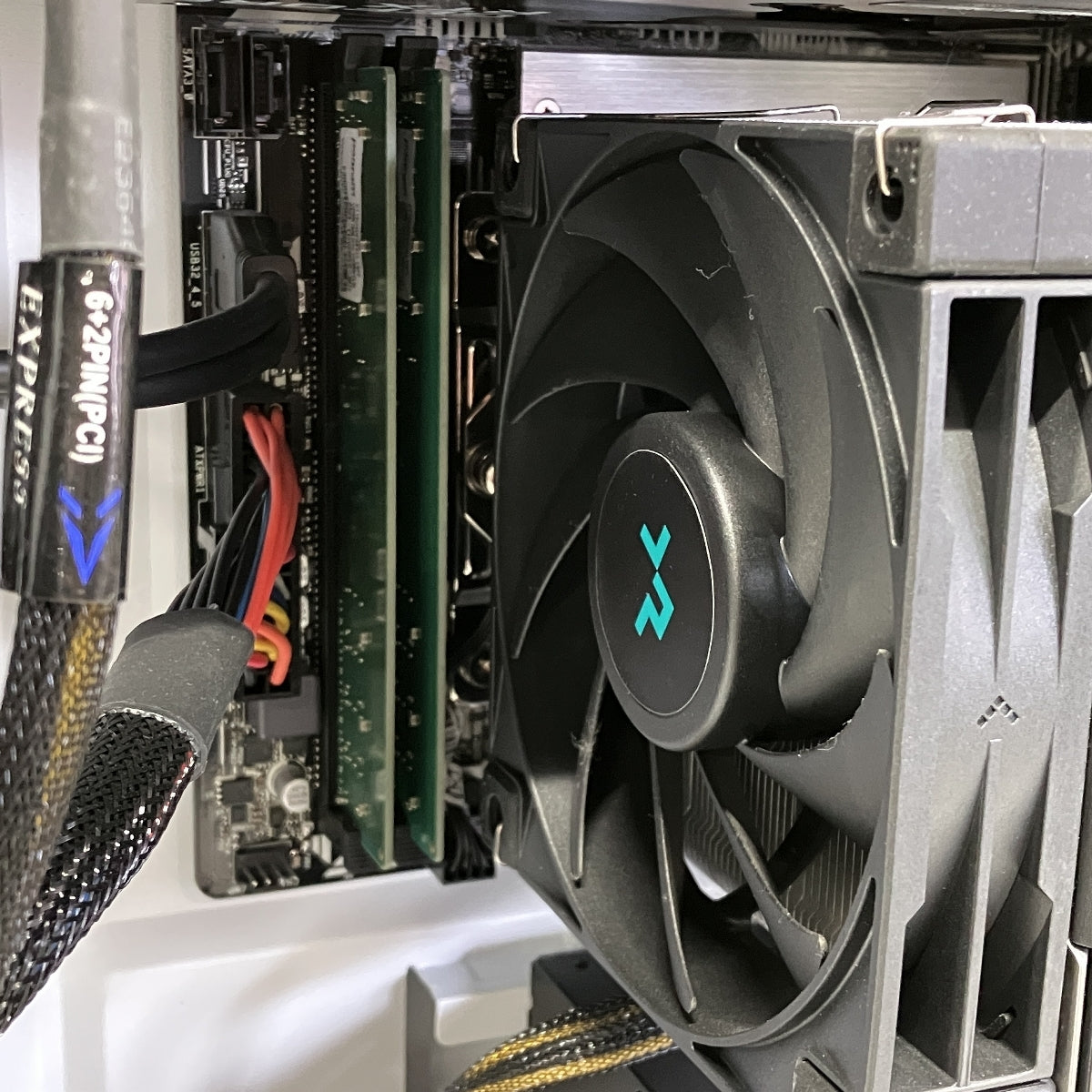 Inversenet FRONTIER Desktop PC i7-14700F 32GB 2TB NVIDIA GeForce RTX 3080 [w1211081799]