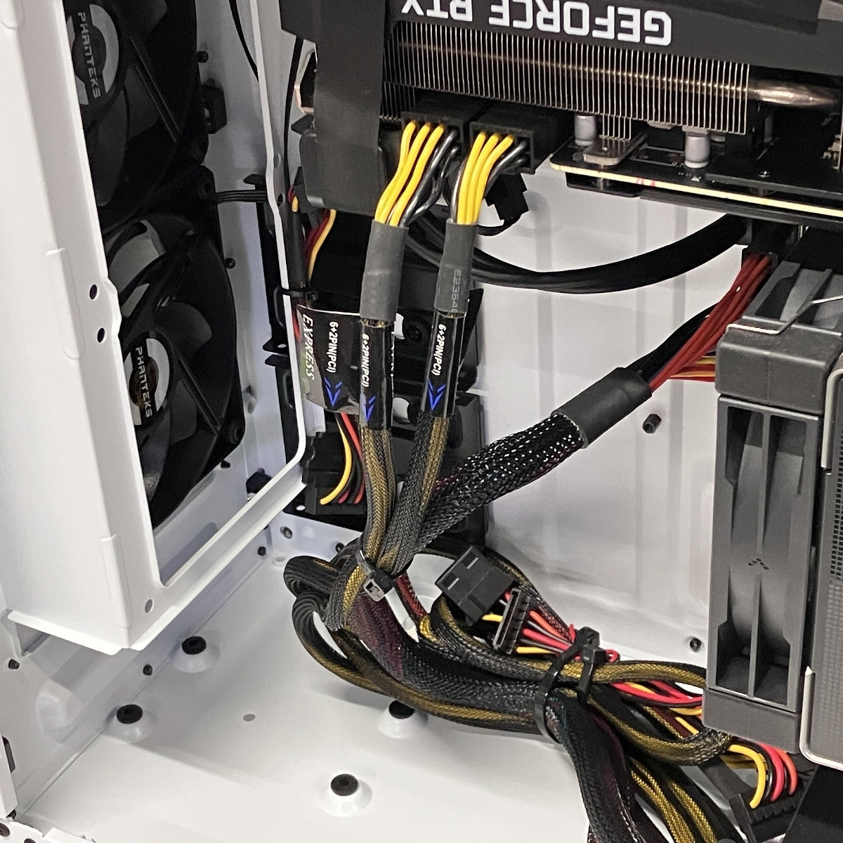 Inversenet FRONTIER Desktop PC i7-14700F 32GB 2TB NVIDIA GeForce RTX 3080 [w1211081799]