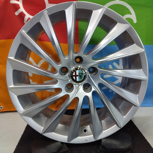 ALFAROMEO Giulietta Sportiva Genuine Studless Tires 225/40R18 Veloce QV Sprint [w1212157106]