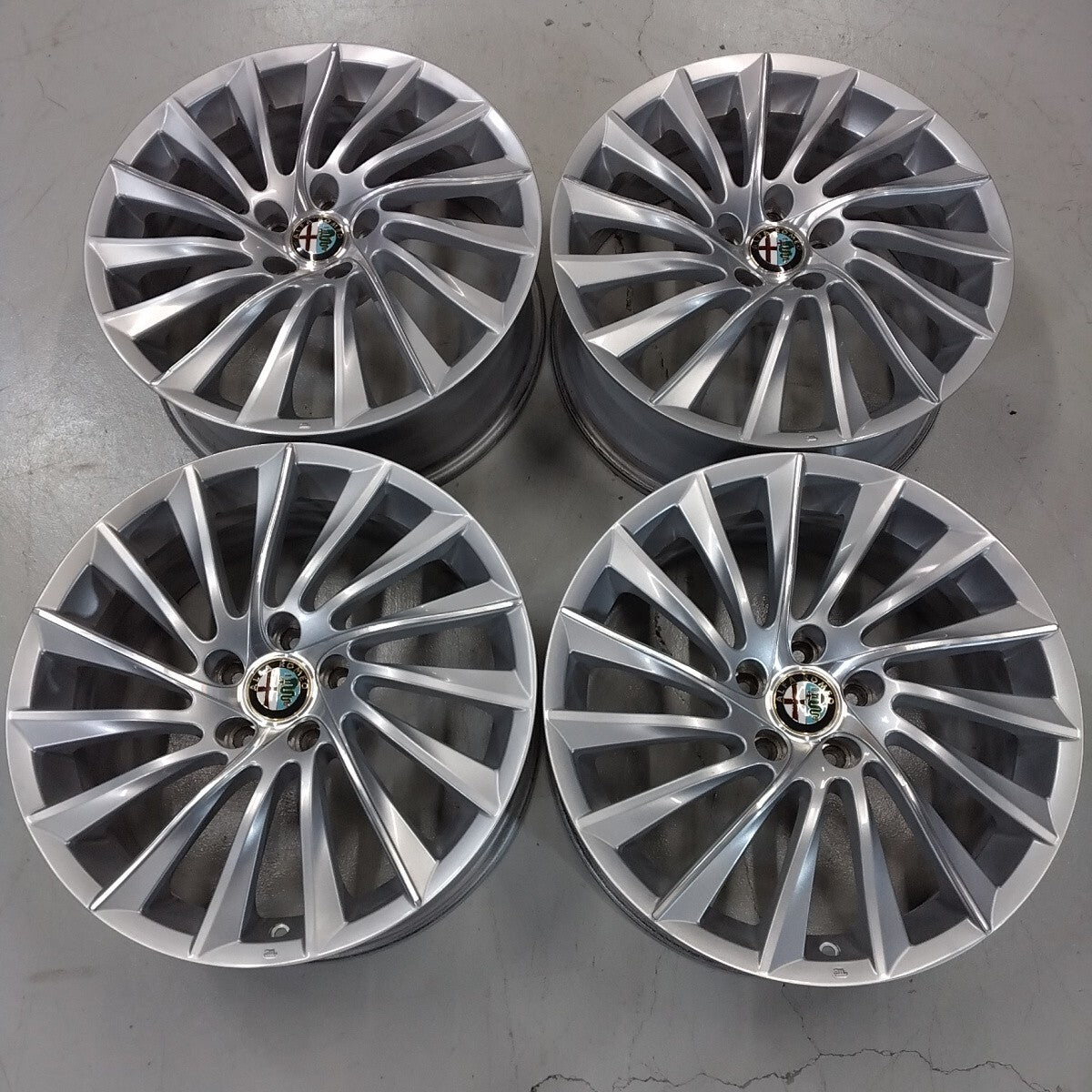 ALFAROMEO Giulietta Sportiva Genuine Studless Tires 225/40R18 Veloce QV Sprint [w1212157106]