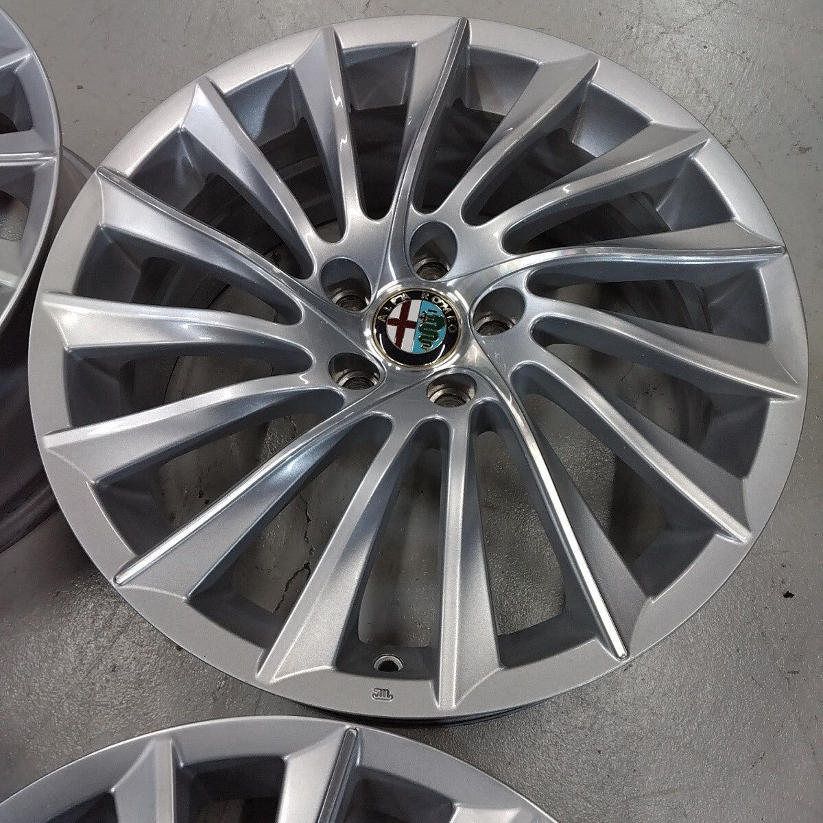 ALFAROMEO Giulietta Sportiva Genuine Studless Tires 225/40R18 Veloce QV Sprint [w1212157106]