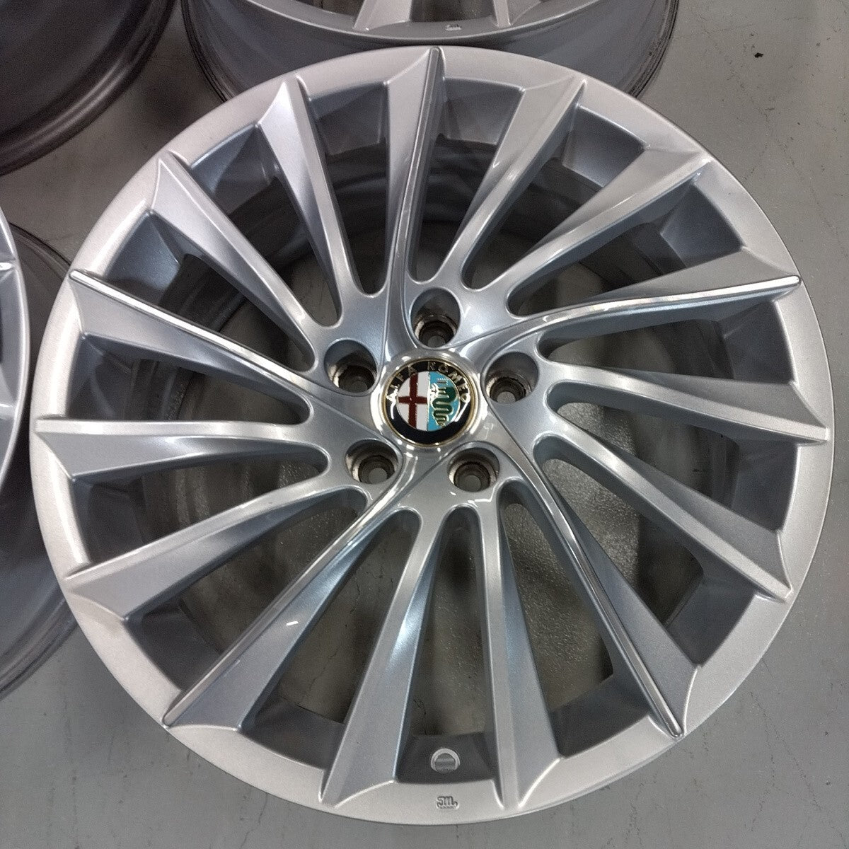 ALFAROMEO Giulietta Sportiva Genuine Studless Tires 225/40R18 Veloce QV Sprint [w1212157106]