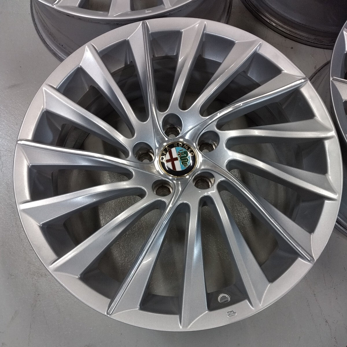 ALFAROMEO Giulietta Sportiva Genuine Studless Tires 225/40R18 Veloce QV Sprint [w1212157106]