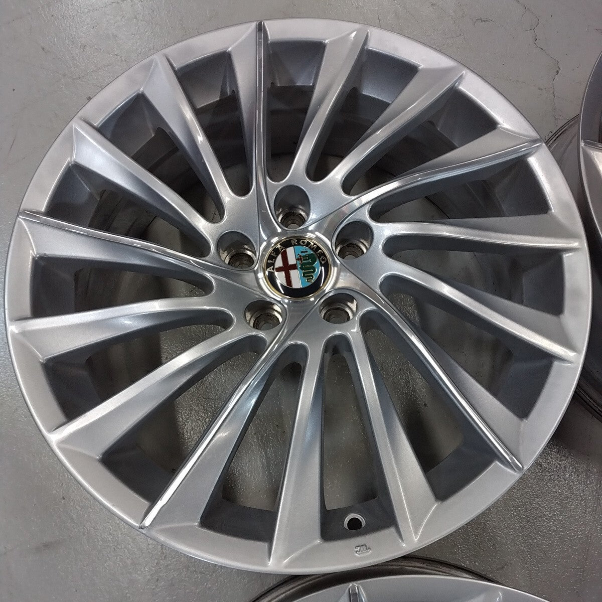 ALFAROMEO Giulietta Sportiva Genuine Studless Tires 225/40R18 Veloce QV Sprint [w1212157106]