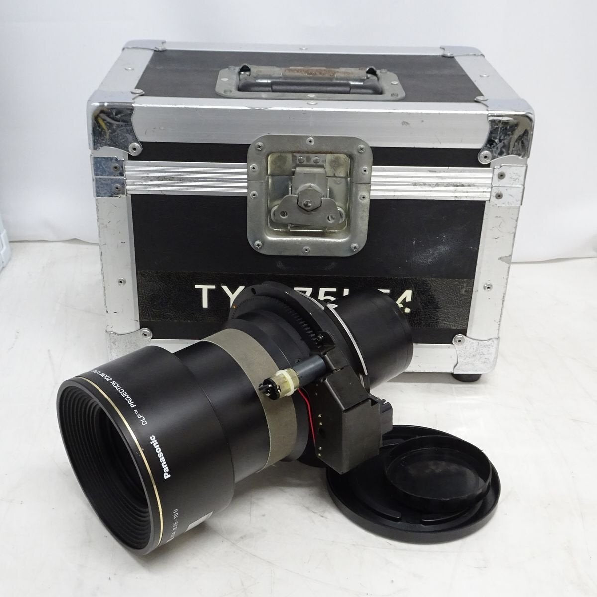 Panasonic ET-D75LE4 Medium-Long Focus Zoom Lens for DLP Projectors PT-DZ Series RZ Series DS Series [o1212202865]