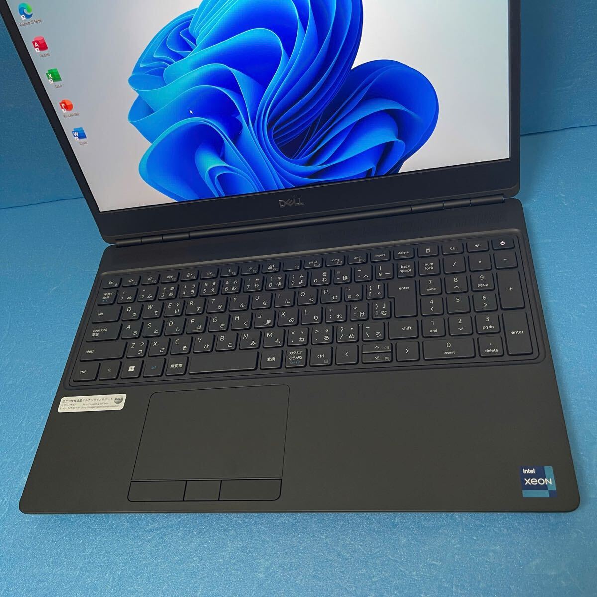 Dell Precision 7560 | Xeon W-11855M | Laptop with 32GB RAM, 512GB SSD, NVIDIA Quadro T1200, Windows 11 Pro [t1212226669]