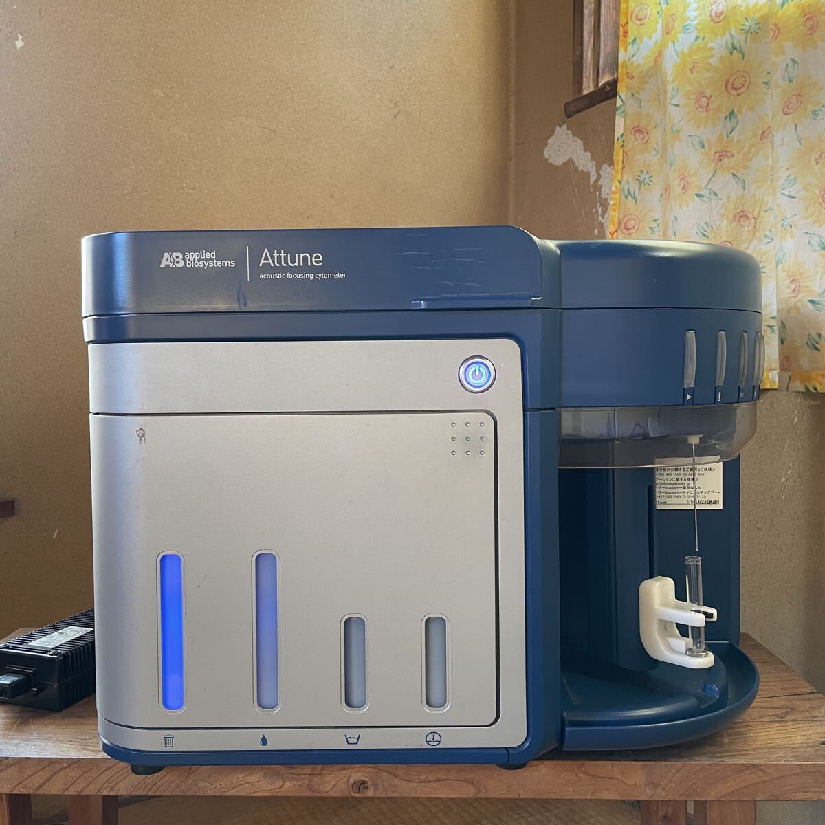 Applied Biosystems Attune Acoustic Focusing Cytometer [k1213474130]