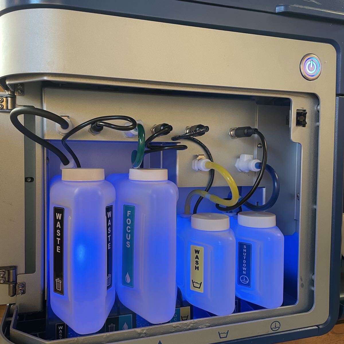 Applied Biosystems Attune Acoustic Focusing Cytometer [k1213474130]