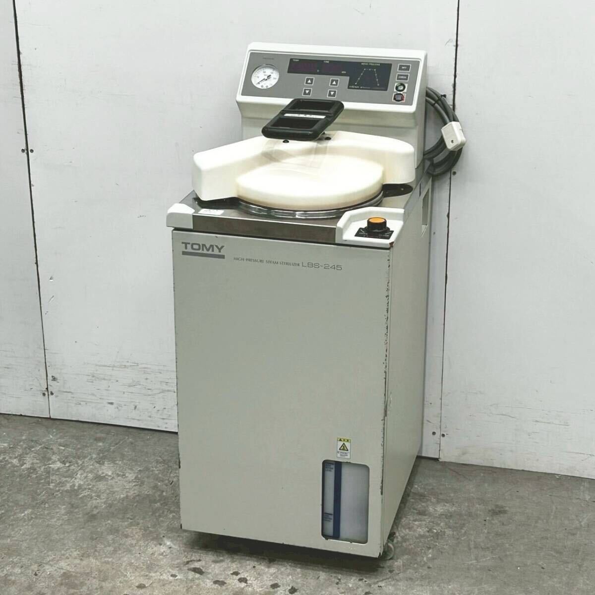 TOMY LBS-245 Laboratory High Pressure Steam Sterilizer [x1213564298]