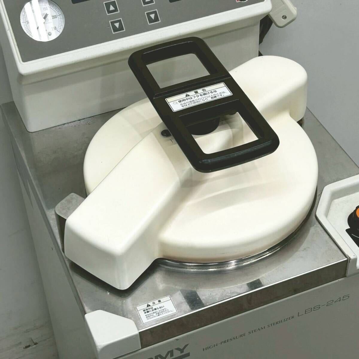 TOMY LBS-245 Laboratory High Pressure Steam Sterilizer [x1213564298]