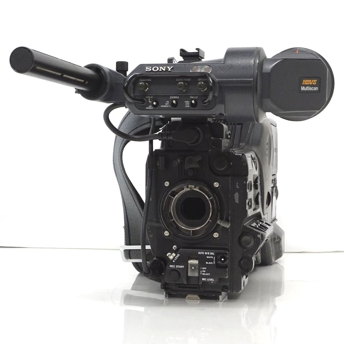 Sony PDW-700 XDCAM HD422 Broadcast Camcorder with Viewfinder and Microphone [b1215075056]