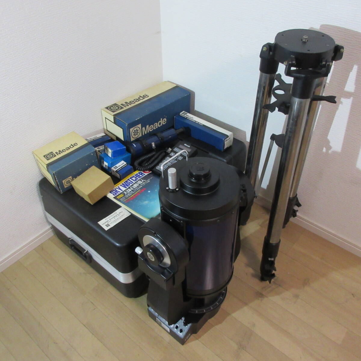 Meade LX200 Astronomical Telescope Set Case with Tripod [1216412598]