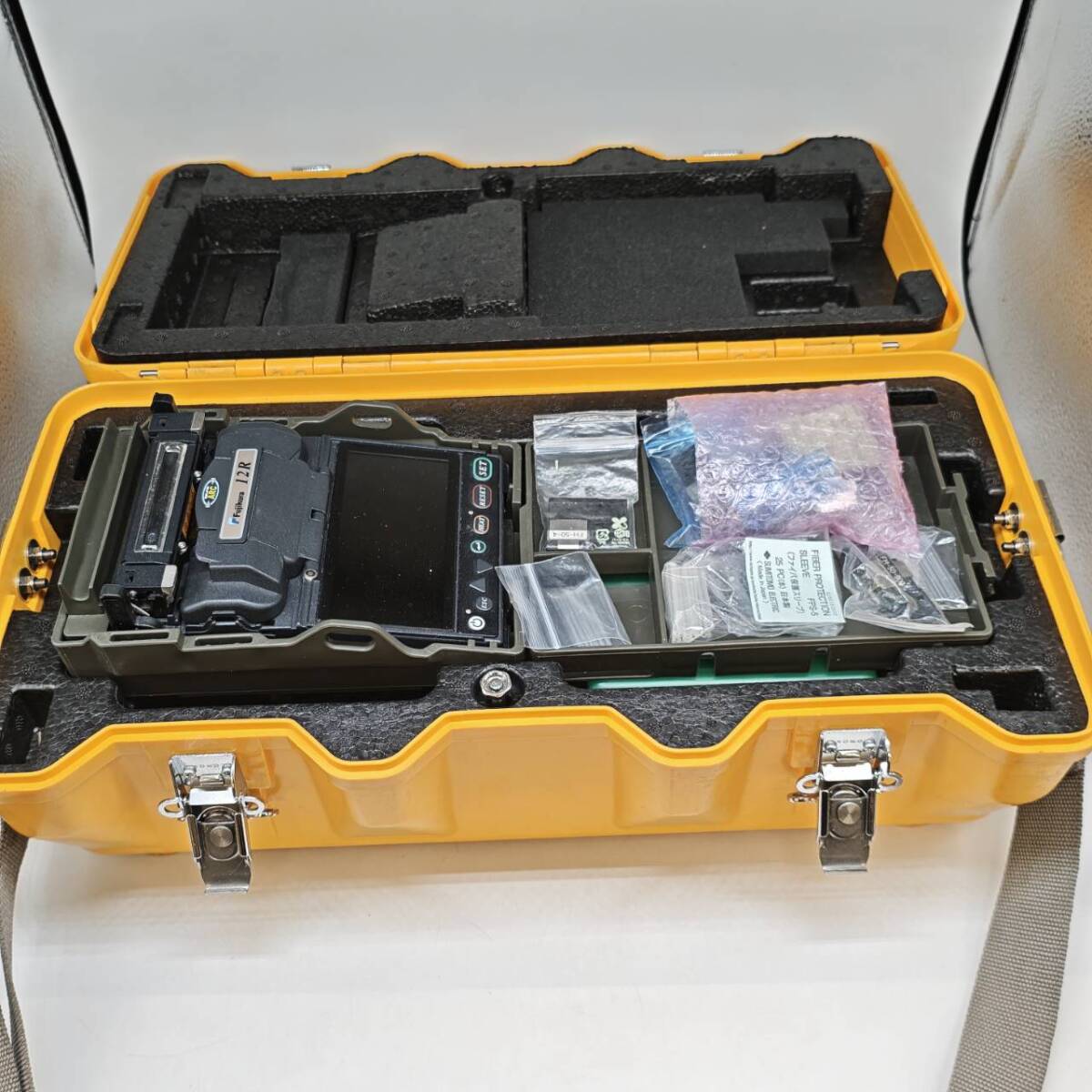 Fujikura 12R Optical Fiber Splicer Tool [w1216764016]