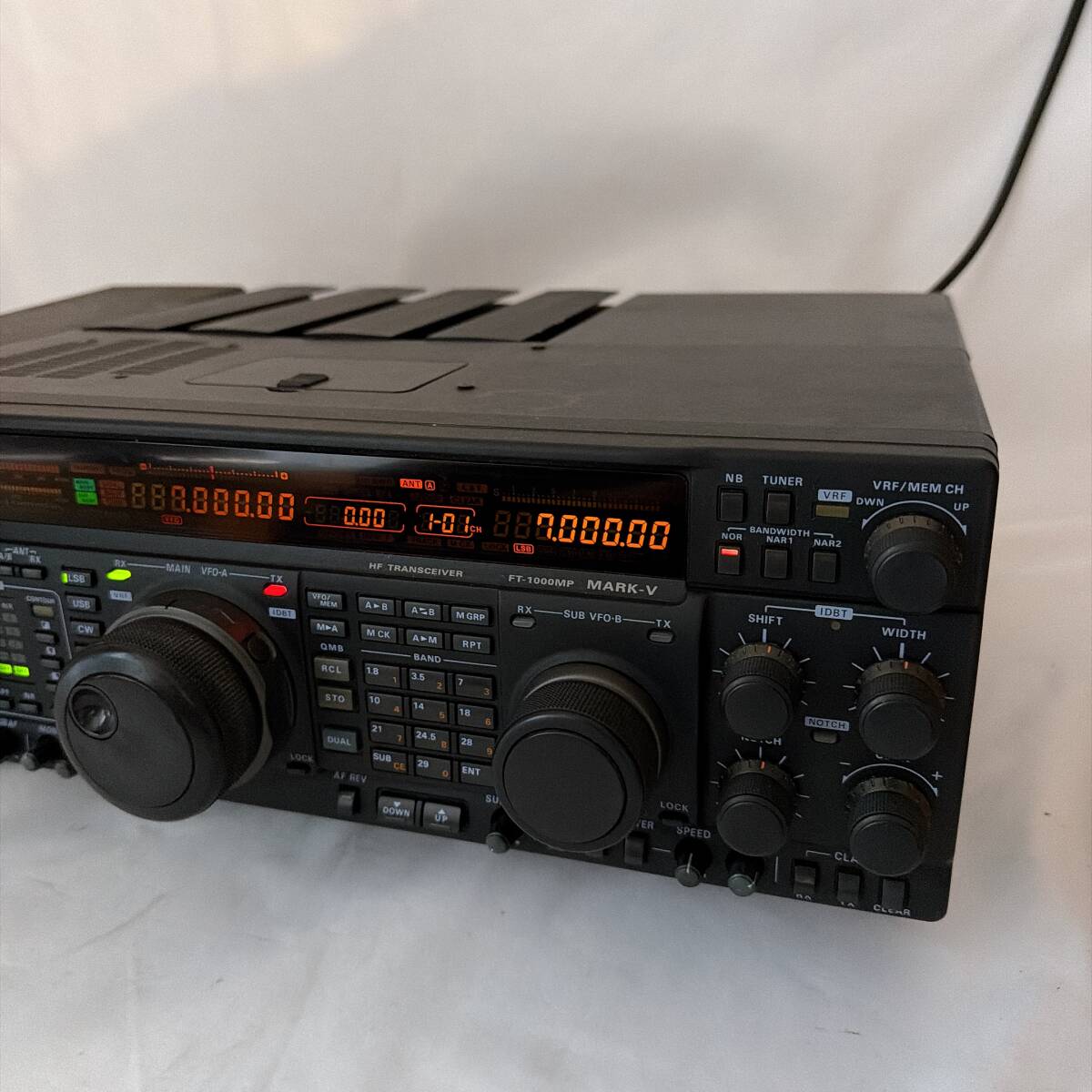 YAESU FT-1000MP MARK-V HF/50MHz 200W Transceiver [x1218810010]