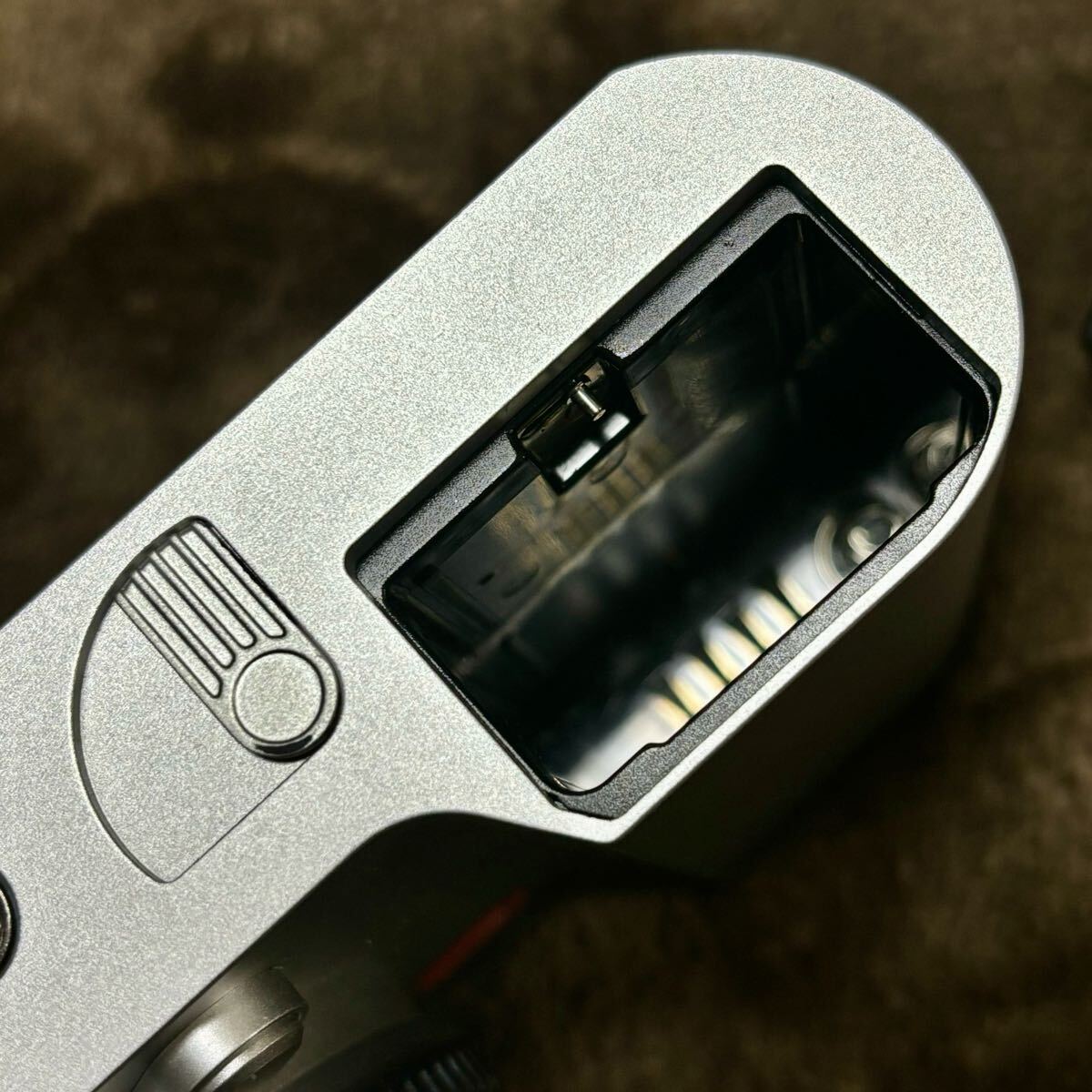 Leica TL Silver Body Mirrorless Camera [x1218834442]