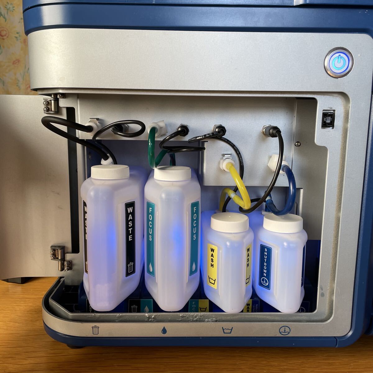 A&B Applied Biosystems Attune Cell Analyzer Flow Cytometer Automatic Cell Analyzer [k1219725645]