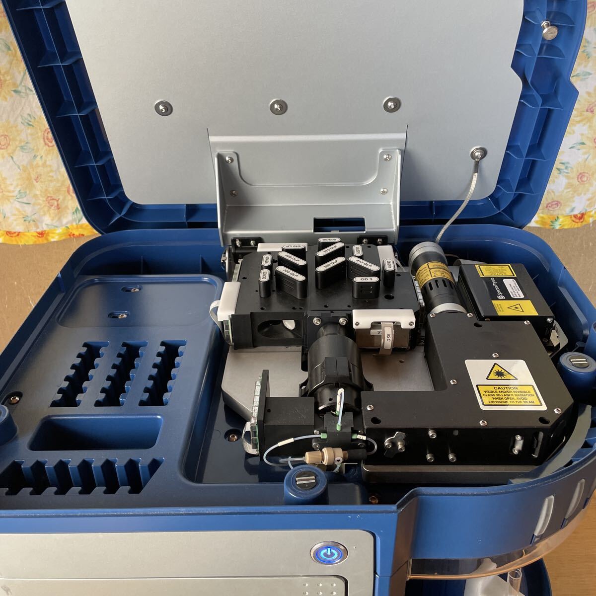 A&B Applied Biosystems Attune Cell Analyzer Flow Cytometer Automatic Cell Analyzer [k1219725645]