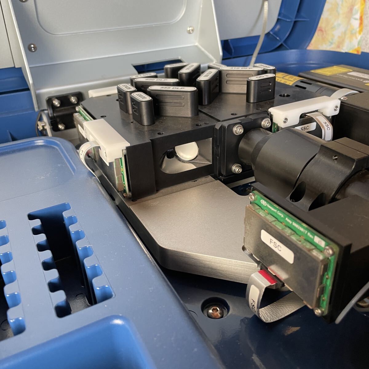 A&B Applied Biosystems Attune Cell Analyzer Flow Cytometer Automatic Cell Analyzer [k1219725645]