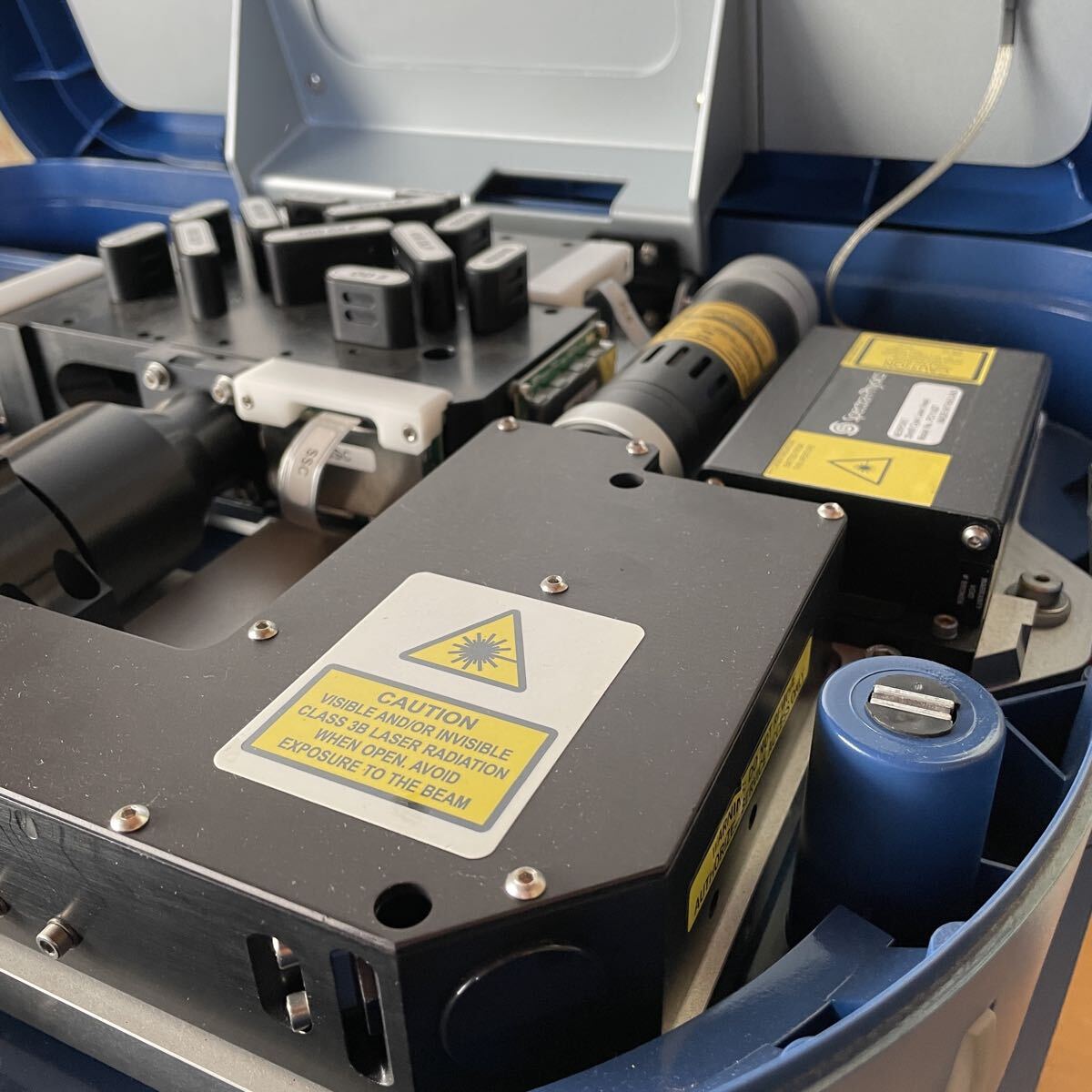 A&B Applied Biosystems Attune Cell Analyzer Flow Cytometer Automatic Cell Analyzer [k1219725645]