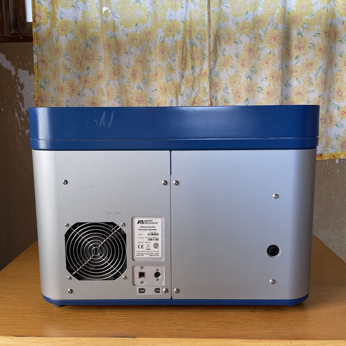 A&B Applied Biosystems Attune Cell Analyzer Flow Cytometer Automatic Cell Analyzer [k1219725645]