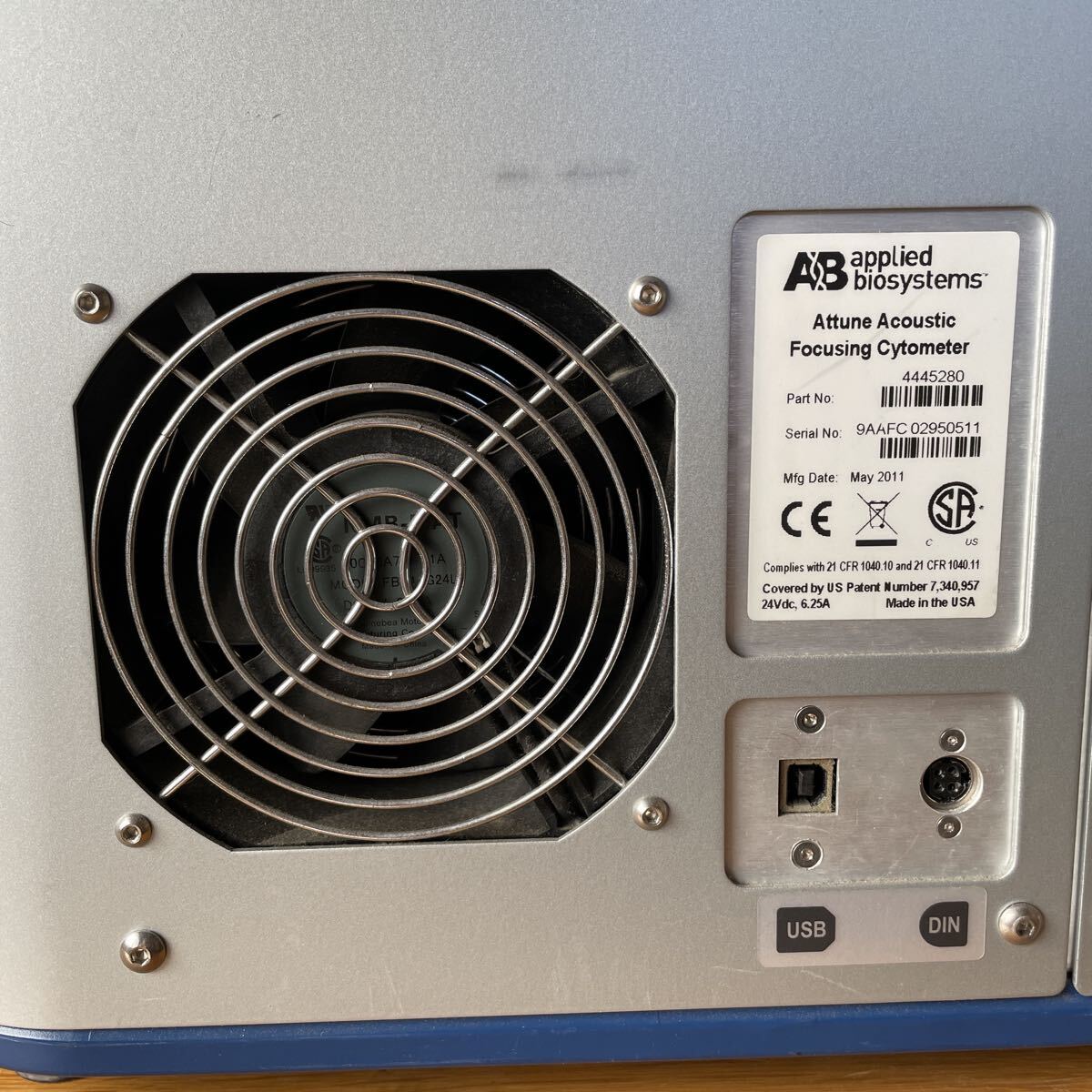 A&B Applied Biosystems Attune Cell Analyzer Flow Cytometer Automatic Cell Analyzer [k1219725645]