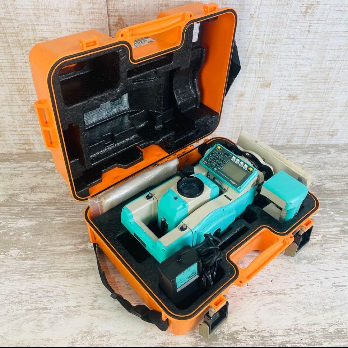 Nikon GF-402N Surveying Instrument with 2 Batteries and Hard Case [x1225125258]