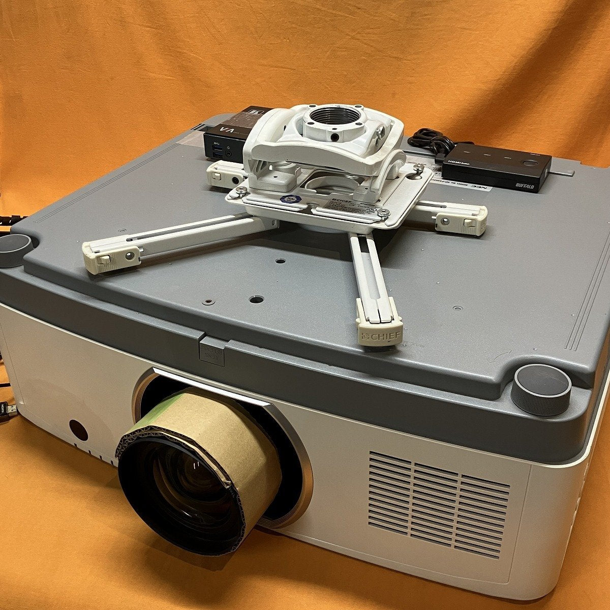 NEC ViewLight NP-PA803ULJL Projector with BLE-170RW Screen [j1227314839]